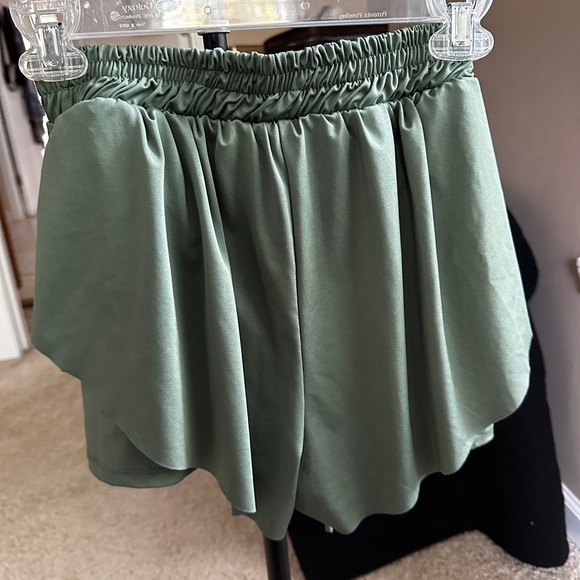 AS Revival Rhythm Flowy Short Green - Picture 2 of 4